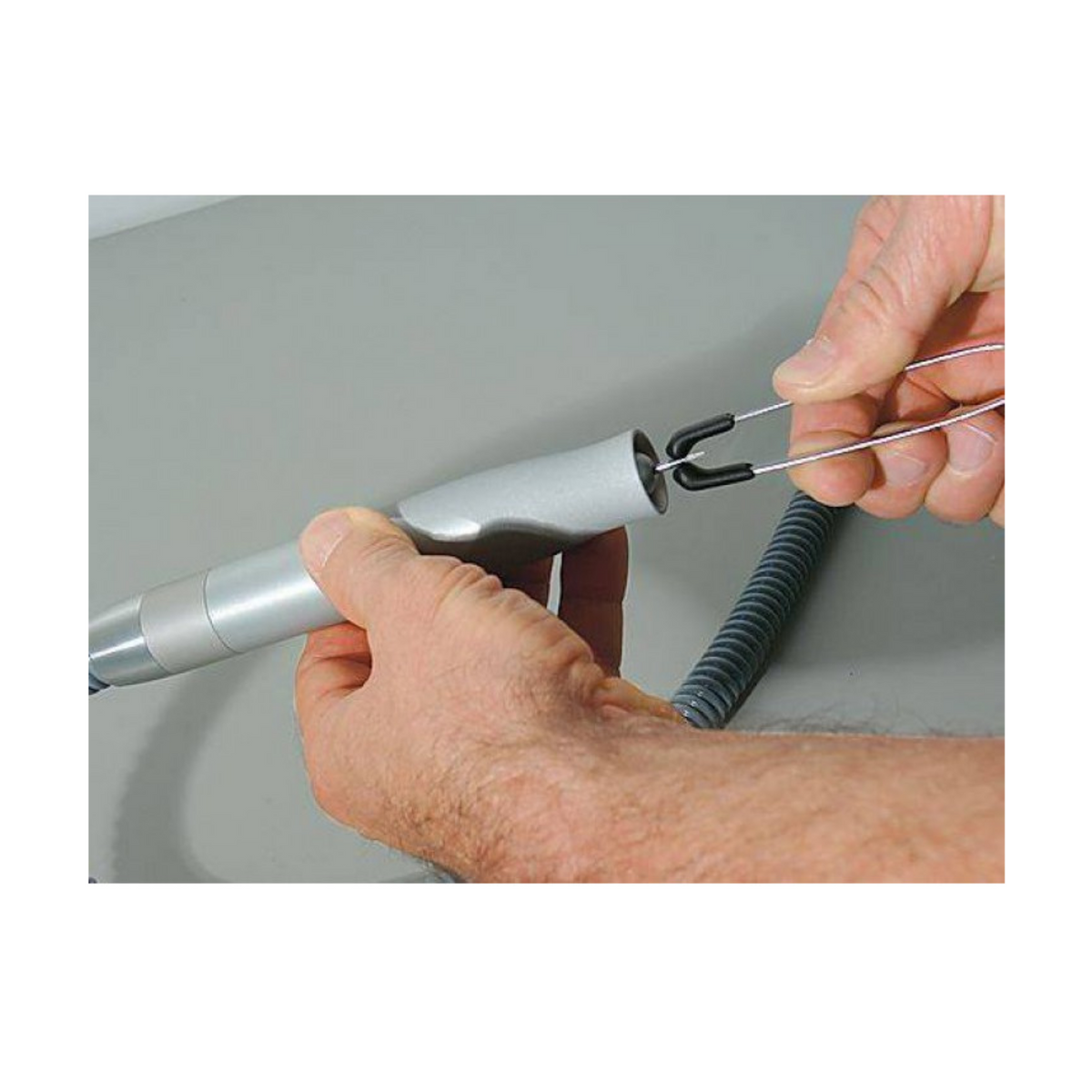 Forceps to effortlessly remove burs from the handpiece - Ruck